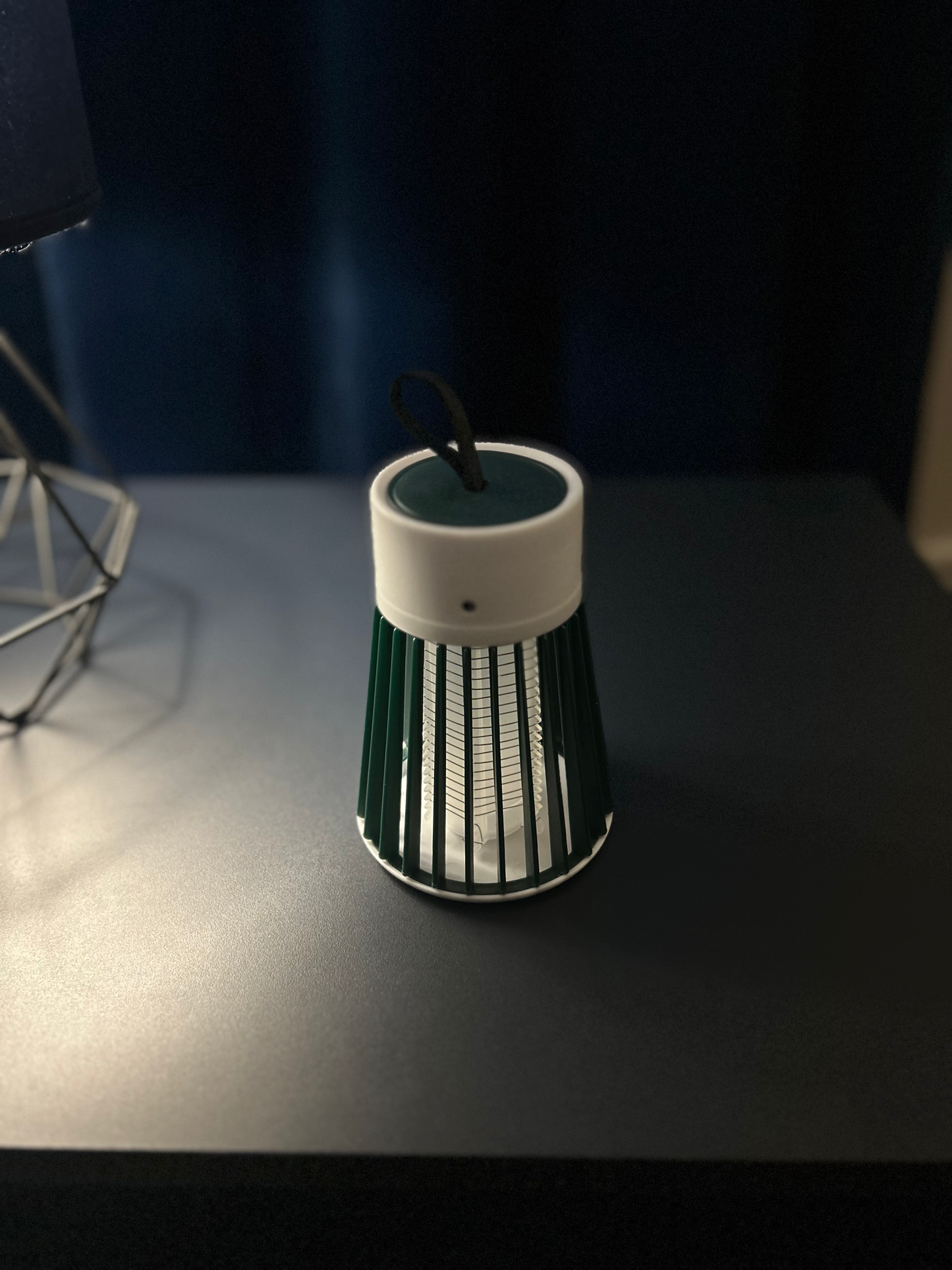 GlowGuard™ – Skuteczna Pułapka na Owady